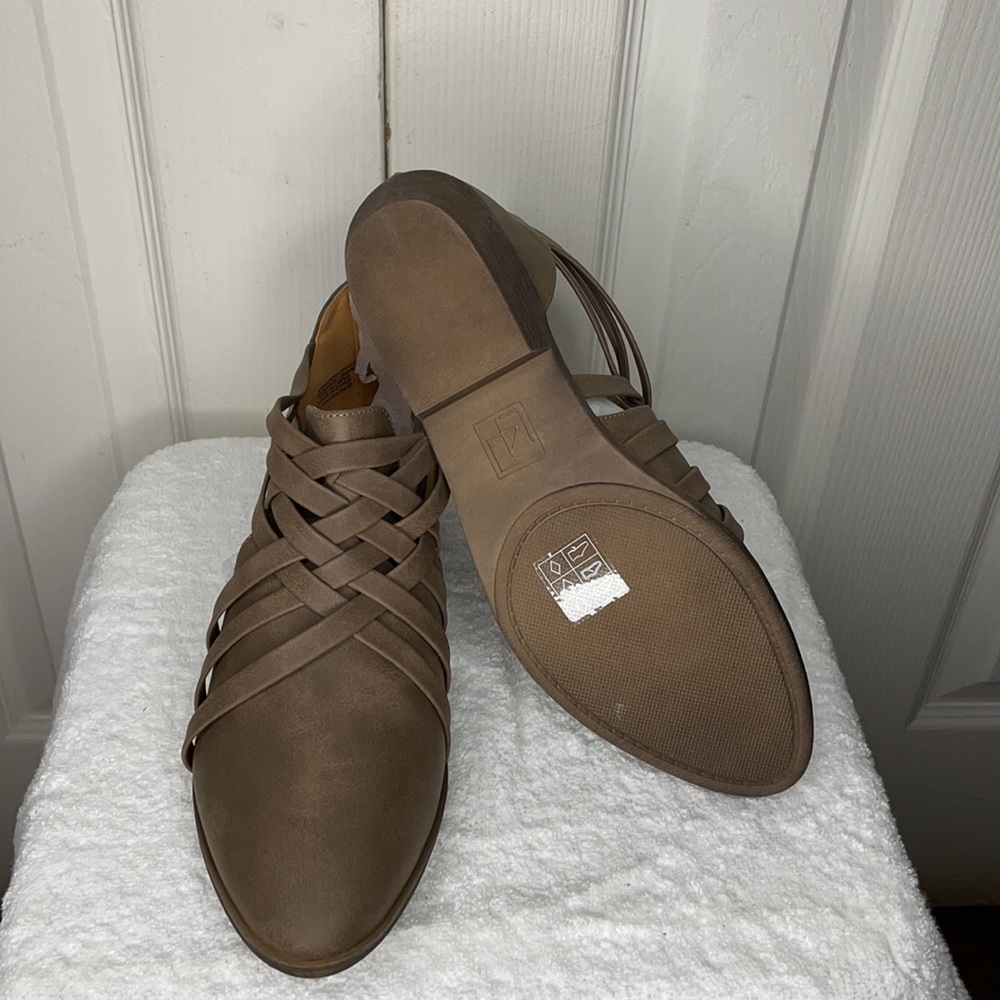 Sandals - Picture 2 of 8